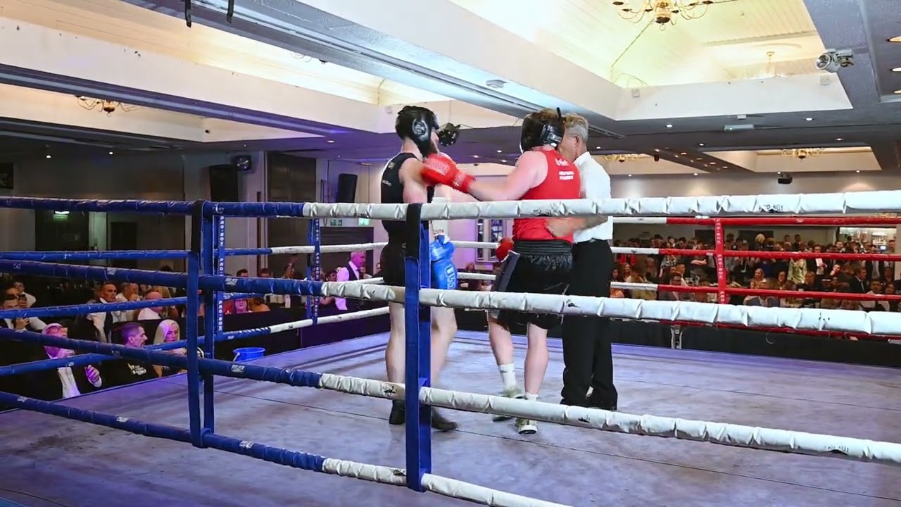 UWCB   GLASGOW   160723   FIGHT 22   JONATHAN ANTHONY VS ZAK DERWENT