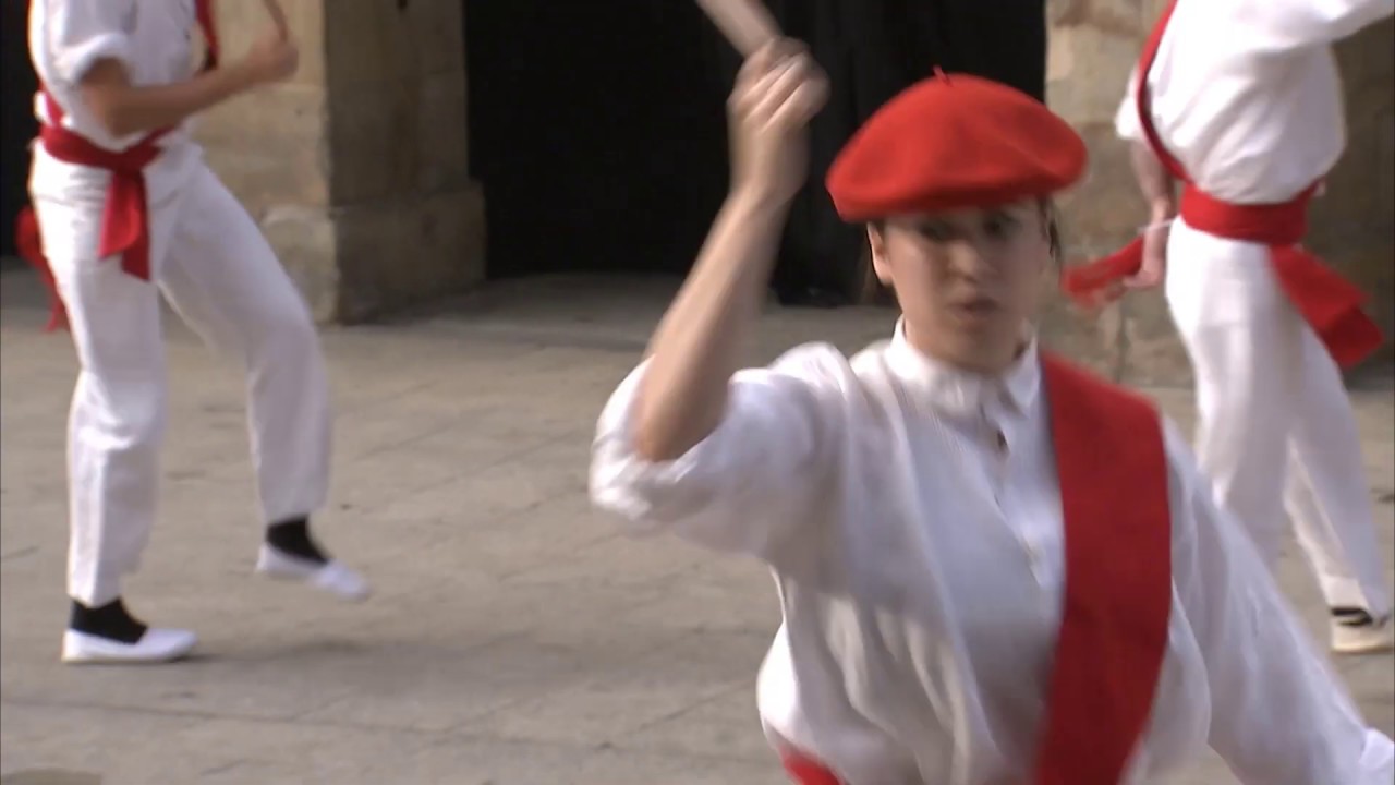 Antzuolako alardea  2017 06 Zinta dantza