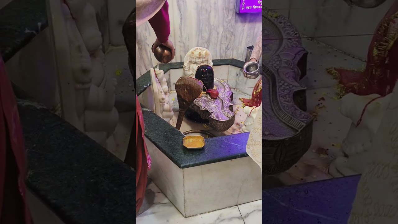 Bacho ne ki Mandir me Aarti ( pura video dekhe )