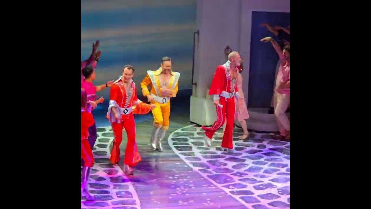 Mama Mia Broadway Revival closing bows! ❤️ 👏