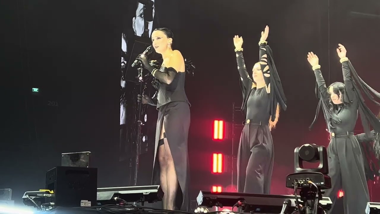 Melike Şahin - Korkmasam Ölürdüm | Akkor Albüm Lansman | Volkswagen Arena | 11.12.2024
