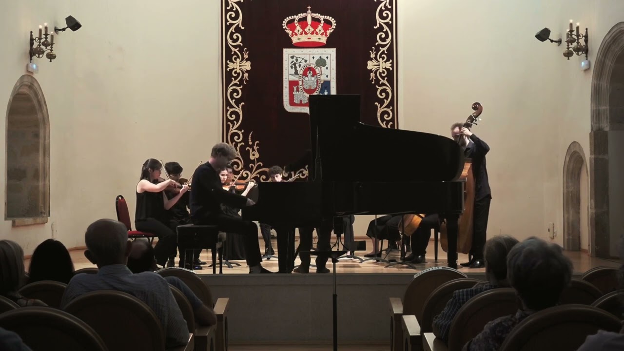 Chopin Piano Concerto 2 II y III movement - Sebastian Brown