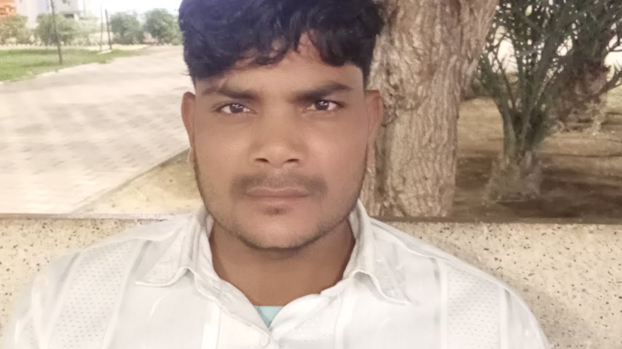 आई दोस्त लोग चलते हैं घूमने 🚶😅 जिसको भी घूमने हमारे साथ आई है घूमते हैं इंजॉय लेतेहैं थोड़ा 🚶😁