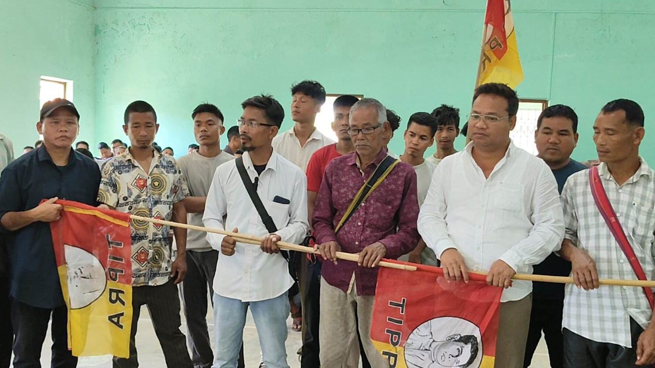 Kanchanpur Ananda bazar town hall oh 70 Family ni 203 Voters romkha Tipra Motha Bodolni bana