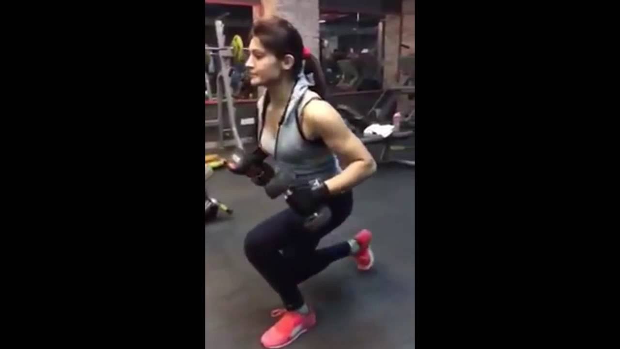 mobiefit Fitness Icon Shruti Kerni - Kneeling Dumbbell Squat Hops