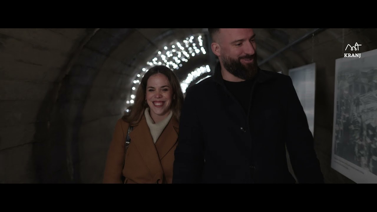 Praznično okrašeni Rovi pod starim Kranjem