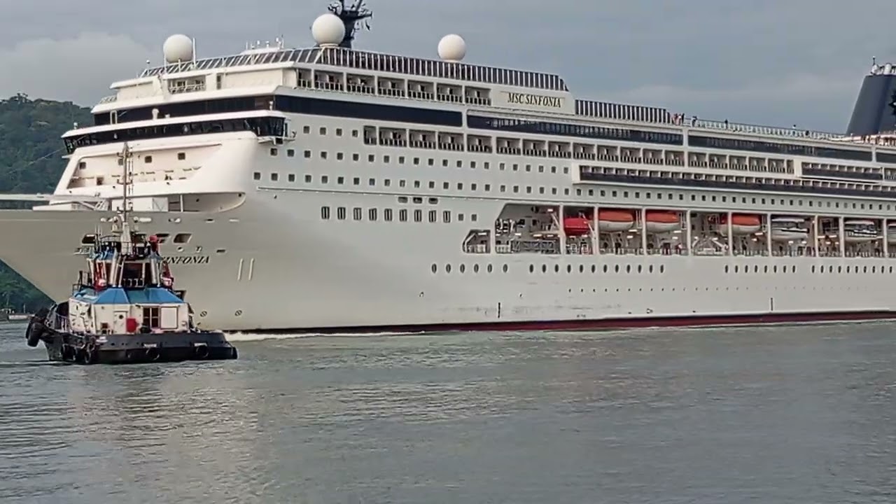 Sinfonia chegando ao porto de Santos nessa linda sexta-feira