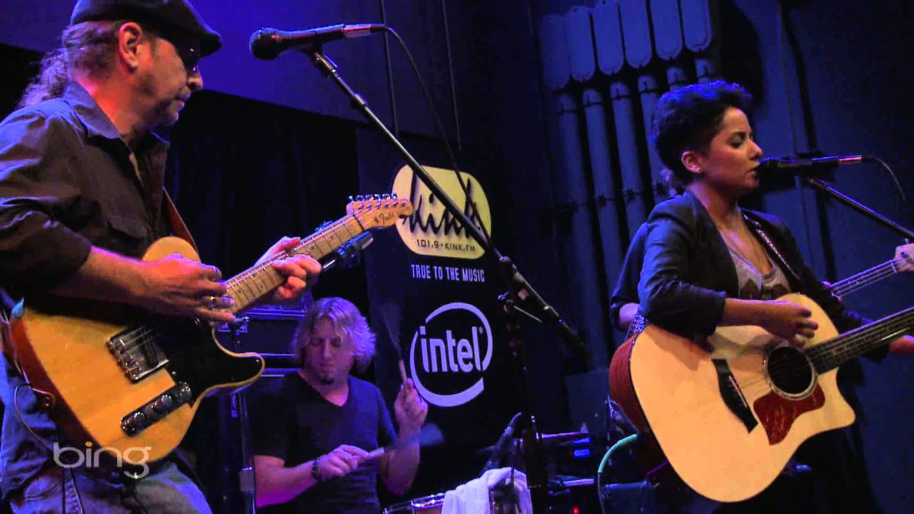 Vicci Martinez - Let You Down (Bing Lounge)