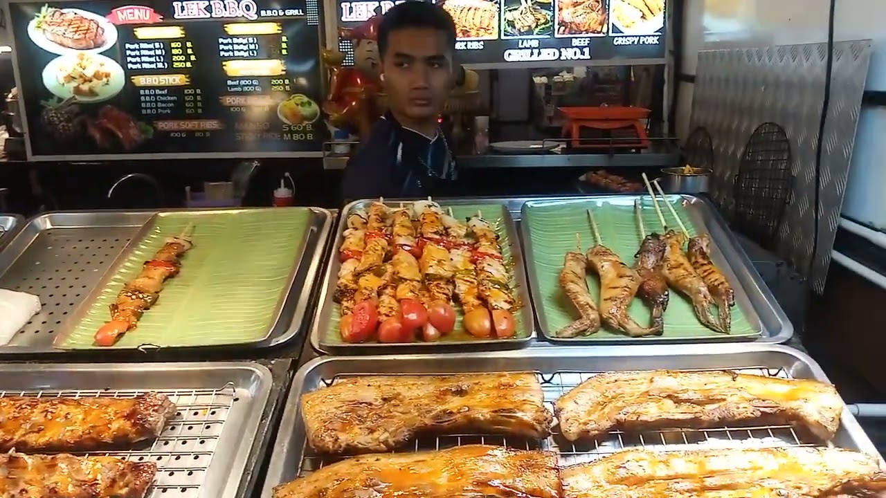 SIGHTS, SOUNDS, AND FOOD AT THE 'NIGHT MARKET' IN CHIANG MAI, THAILAND. #retired  #travel #thailand