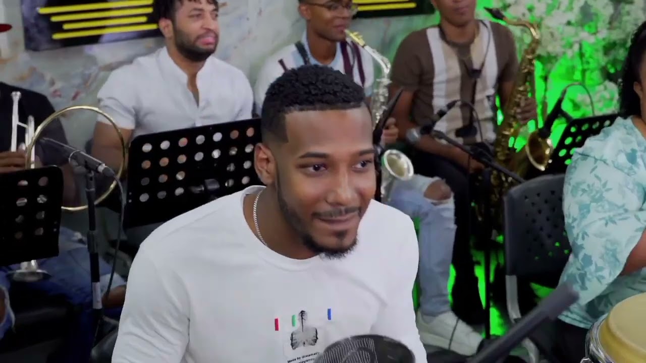 UN ARPA ME ENTREGÓ | Junior Alexander pentecostal & Grupo UEL | Video Oficial (En Vivo)