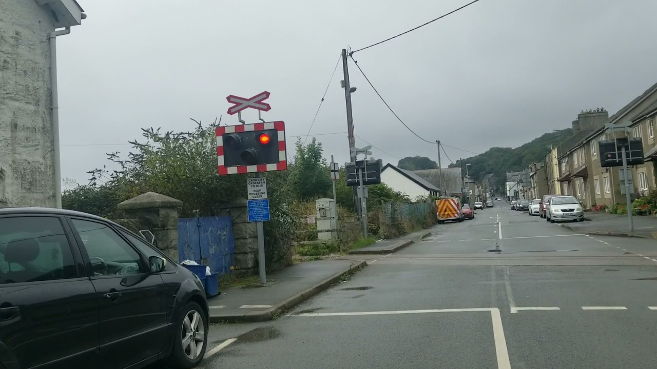 *BROKEN ALARM* Snowdon Street Level Crossing