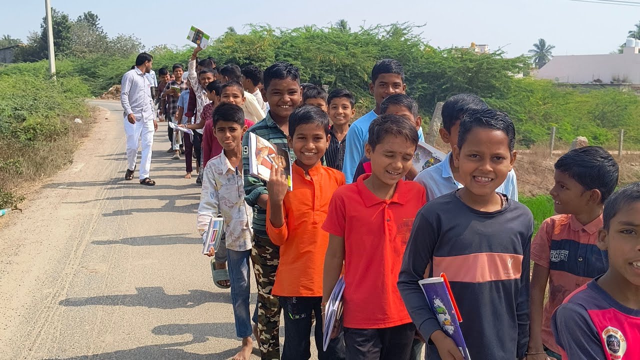 ನಮ್ಮ ಶಾಲೆಯ ಮಕ್ಕಳು ಮತ್ತು ಶಿಕ್ಷಕರಿಂದ ವನಸಂಚಾರಕ್ಕೆ ಬೇಟಿಯ ಸಂದರ್ಭಲ್ಲಿ