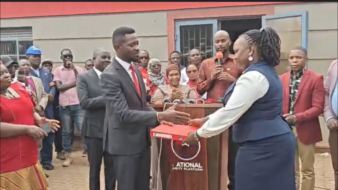 Finally, Bobi Wine afulumiza Card za NUP ezaba Member of Parliament, abatafunye bakabye amaziga 