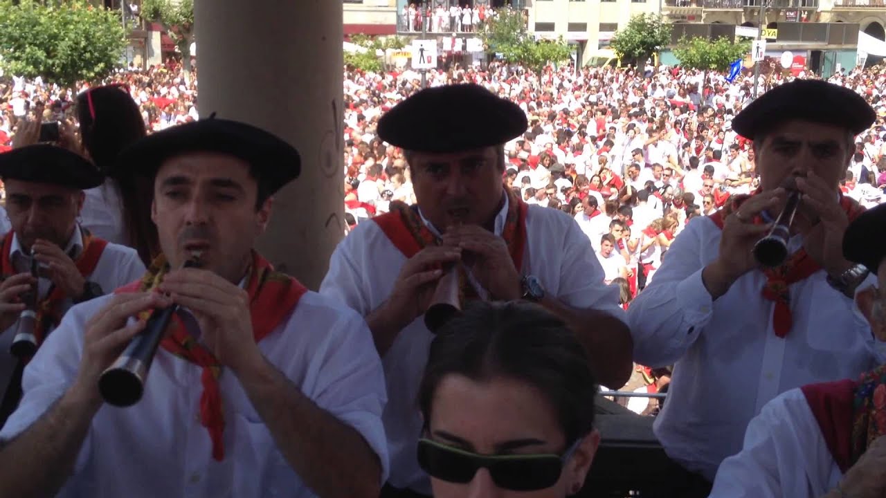 Gaiteros Haizaldi en la Plaza del Castillo 06-07-15