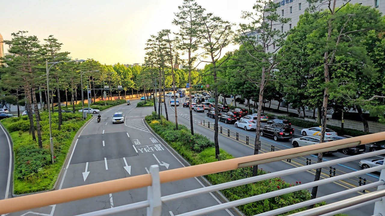 Walking from Ewha to Yonsei: A Seoul University Stroll 🚶‍♀️🏫 Sinchon Station, Yonsei Underwood Hall