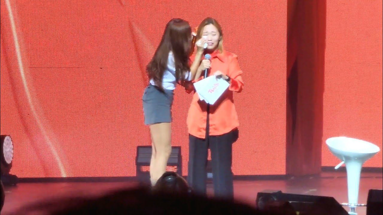 240622 화사 Hwasa - 토크+게임+챌린지 Talk+Game+Challenge - 팬콘서트 싱가포르 직캠 Twits Fan Concert Singapore (8)