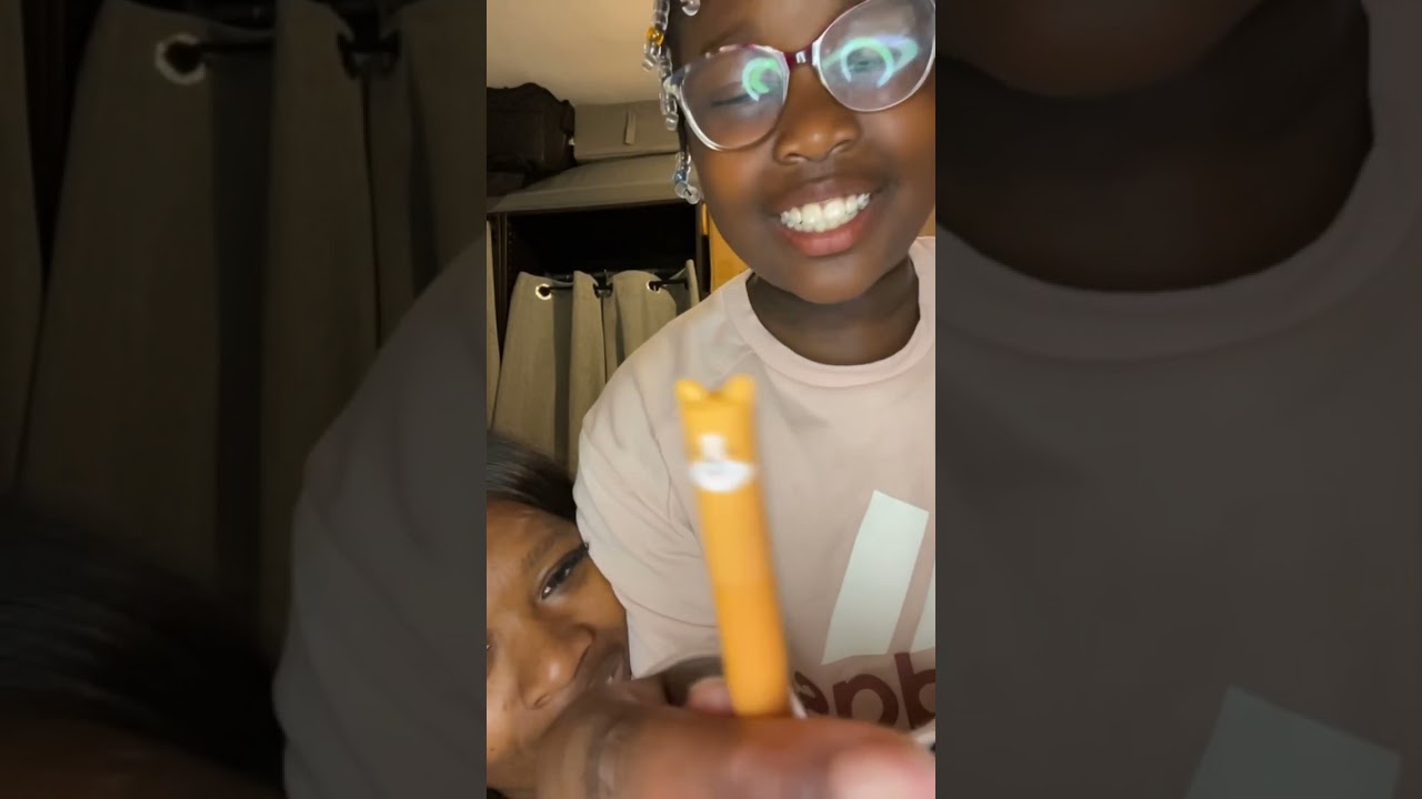 On teste pour vous les stylos Legami 😍✌🏾 #familleheureuse #humour #funny #kids #merefille #kidsvideo