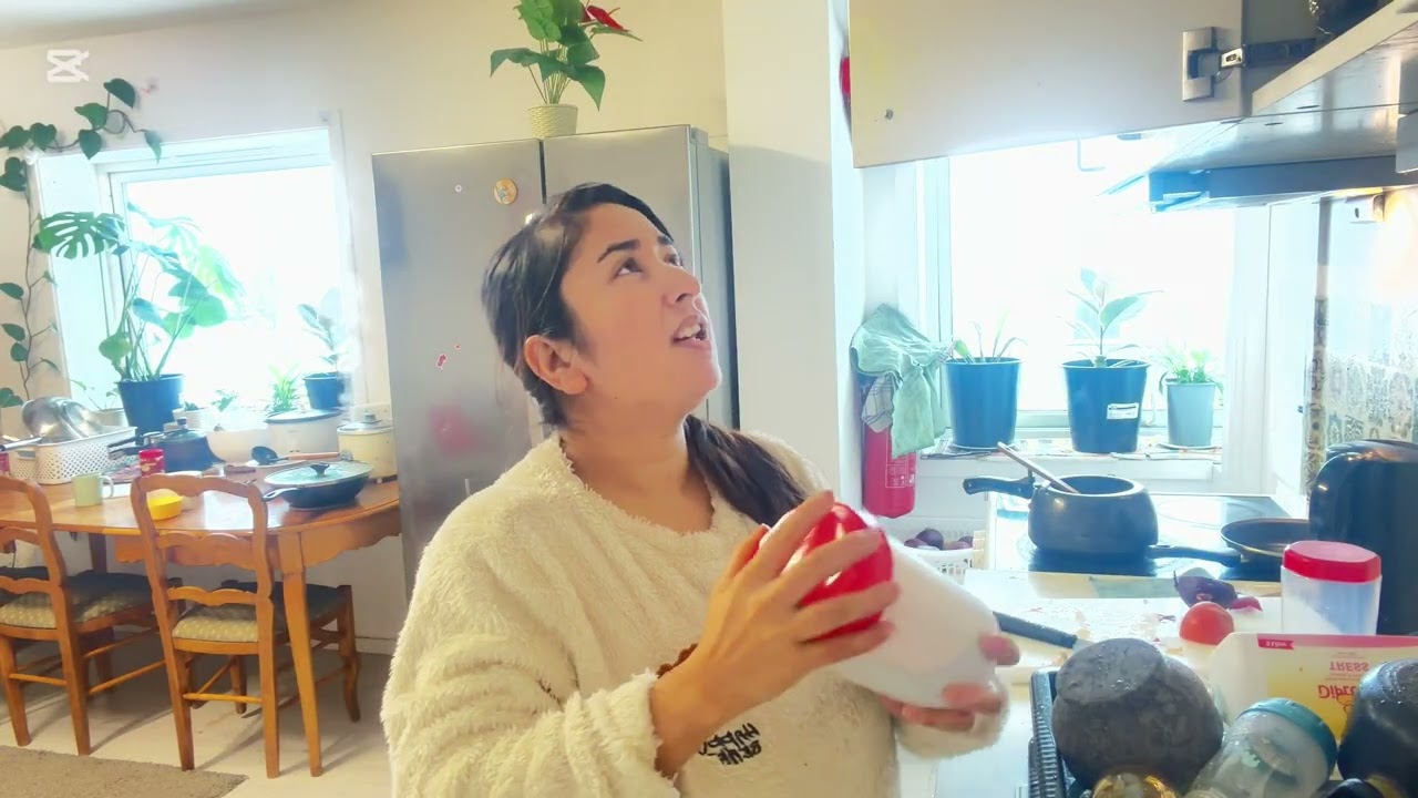Bihana bihana k bandai cha kitchen ma 