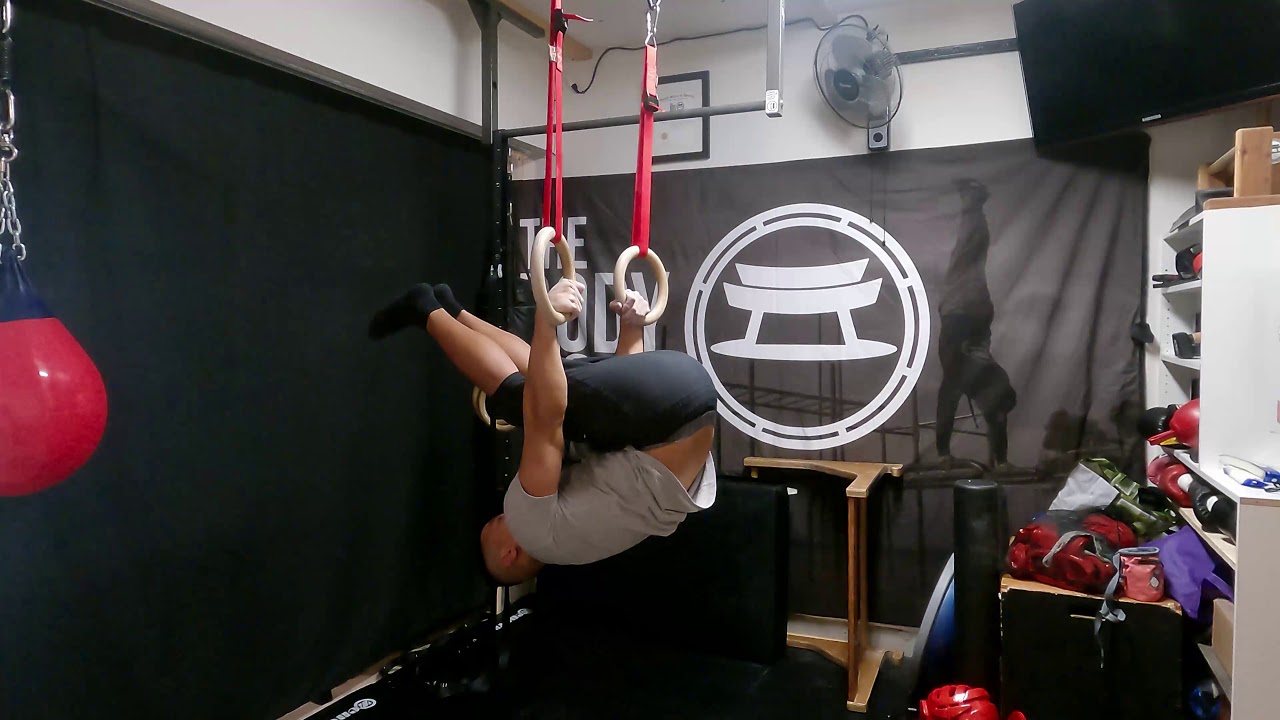 How to do a Backward Roll / Felge on the rings