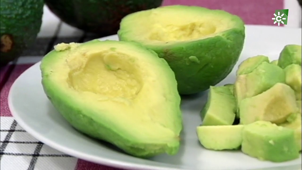 Cómetelo | Aguacates con nachos caseros