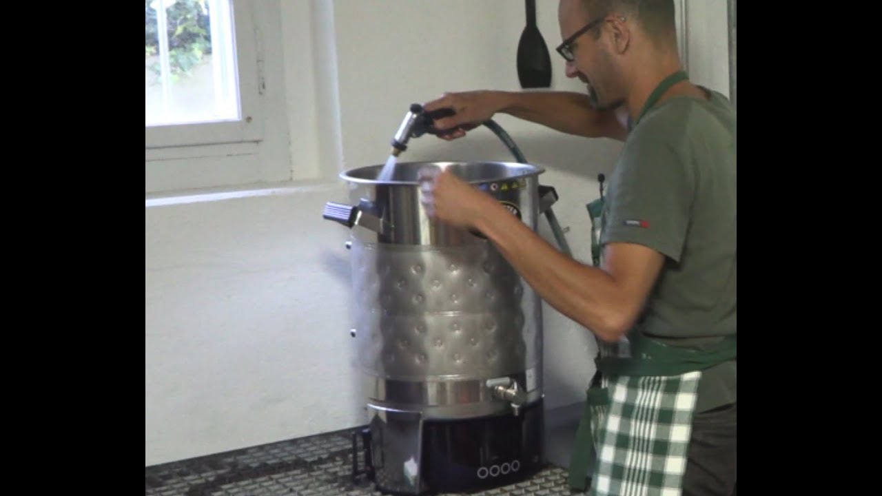 hopfeNerd reinigt seinen Speidel Braumeister 20 / hopfeNerd cleans his Speidel Braumeister 20