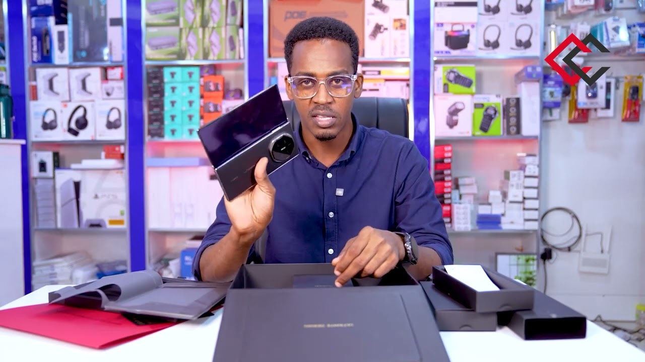 Ma aragtay telefoonka 3da jeer isku laabma ee HUAWEI Mate XT ULTIMATE DESIGN?