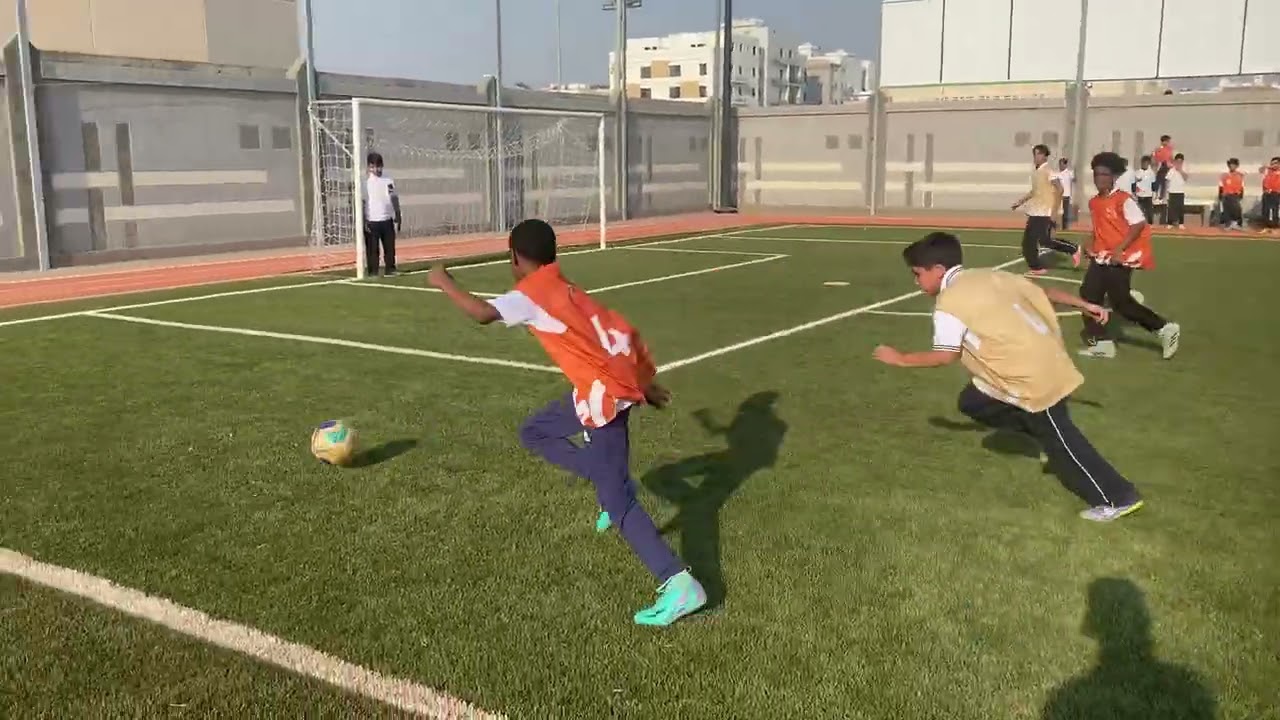 دوري المدارس (مباراة فريق العزم) ابتدائية اويس ابن عامر القرني
