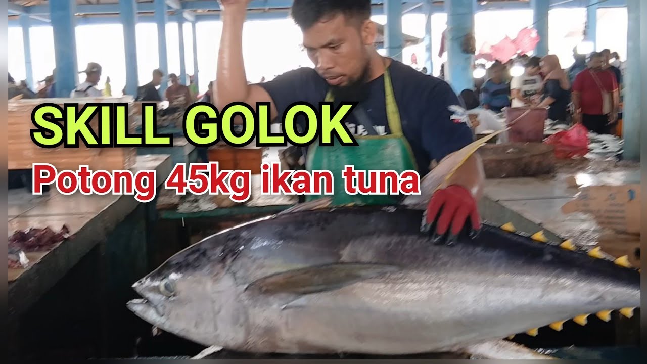 SKILL GOLOK!!! potong 45kg tuna sirip kuning di pasar ikan tradiaional kota Sorong