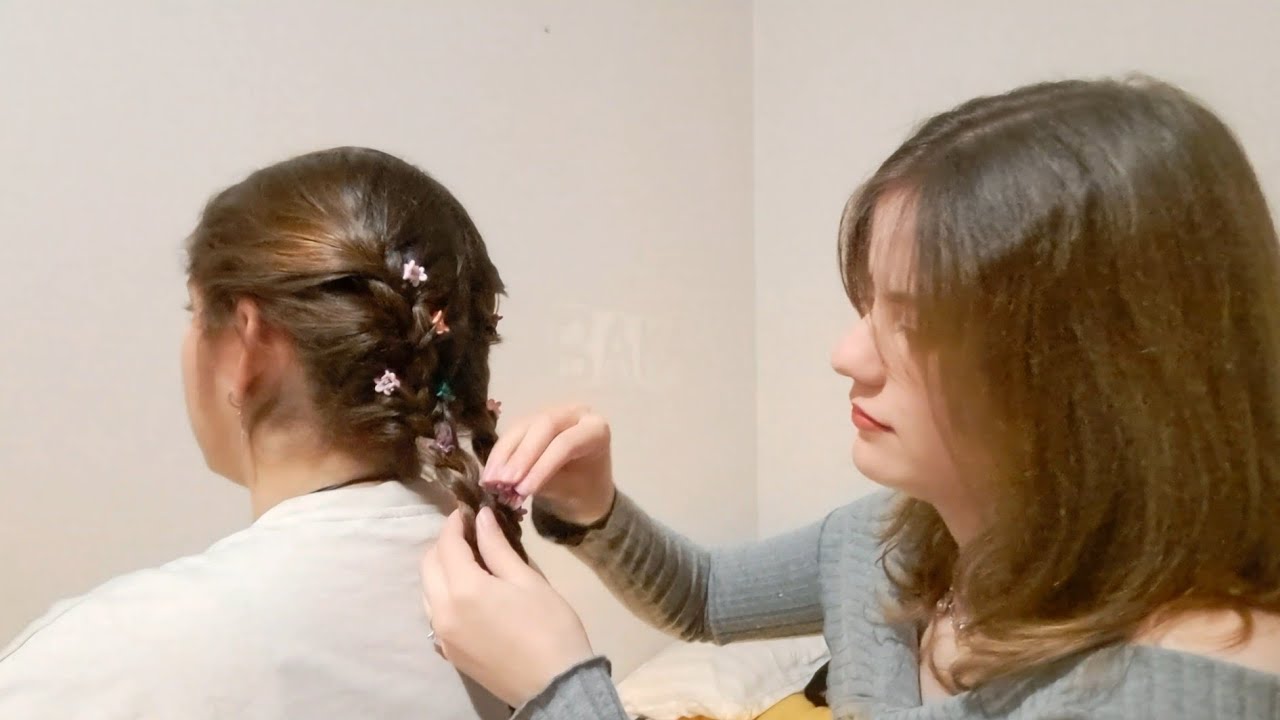 ASMR расчесывание, разные прически и аксессуары (без разговоров)