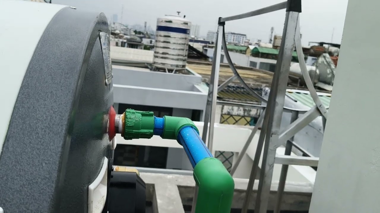 máy nước nóng năng lượng mặt trời megasun tấm kiếng chịu áp cho nhà phố tại Bình thạnh