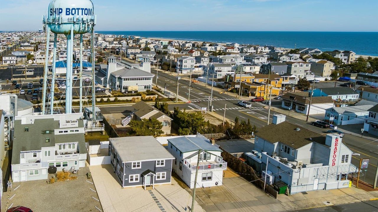 111 W 18th St, Ship Bottom, NJ