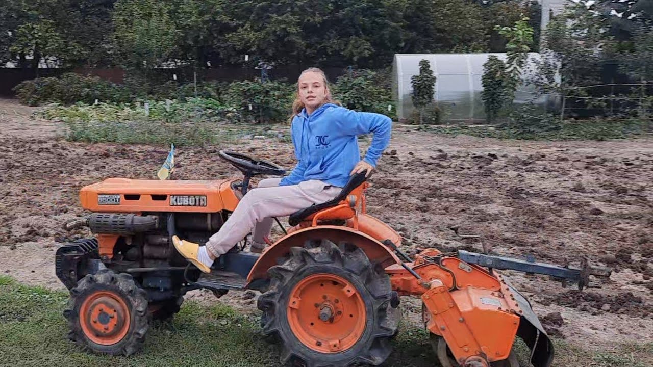 Надійка і Японець Кубота в5001 в 9,5🐴‼️Перше Фрезування під Часник ,цибулю  а моркву‼️Неслухняна ❌️