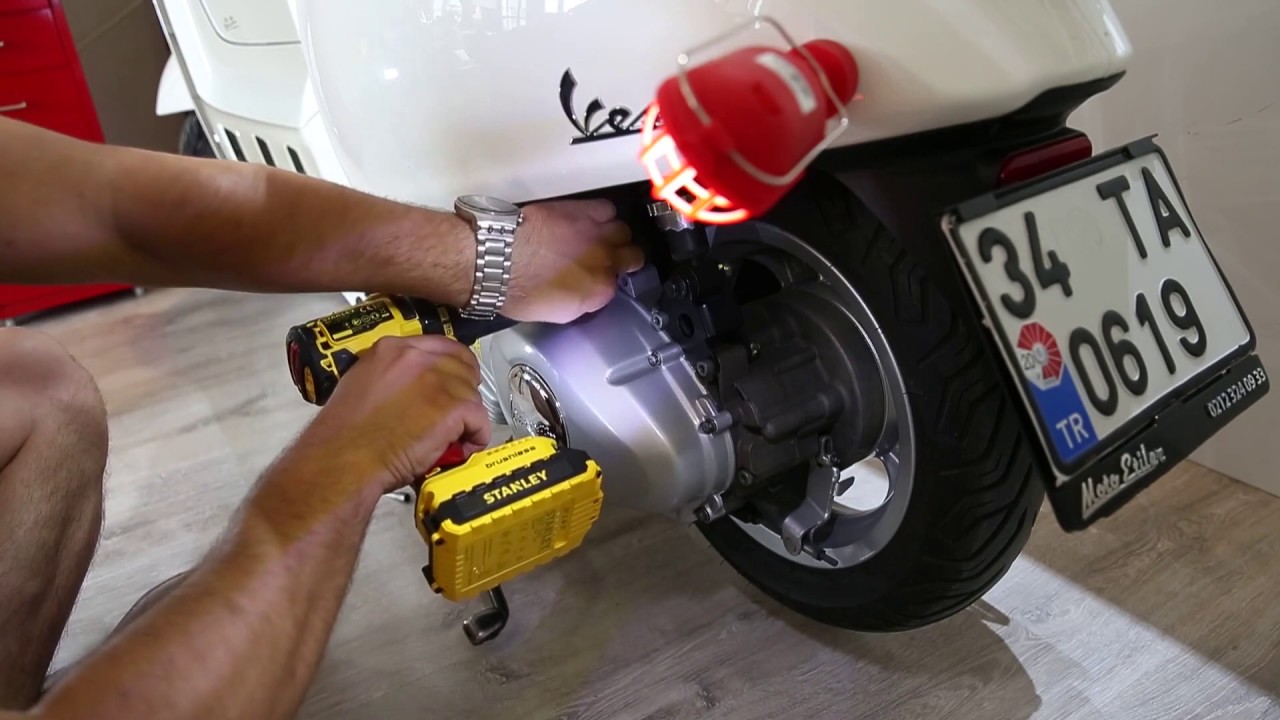 Vespa Primavera Roller Change, Variator Cleaning & Installation.Vespa Primavera Varyatör Temizliği.