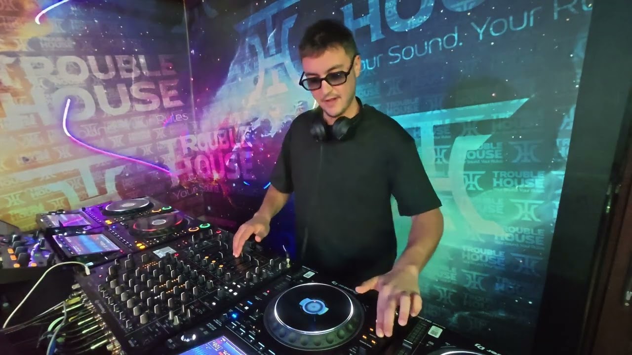 Leobi DjSet with TroubleHouse Catania