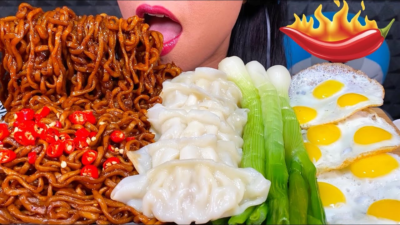 ASMR BLACK BEAN NOODLES, CHICKEN DUMPLINGS, EGGS, GREEN ONION MASSIVE Eating Sounds