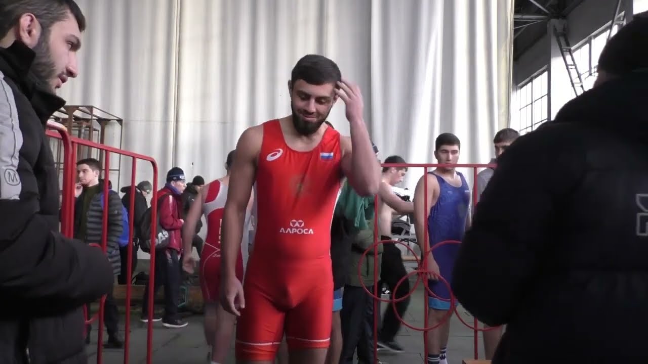 Взвешивание борцов до 86 кг среди юниоров до 21 года на первенстве СКФО 2024 во Владикавказе.