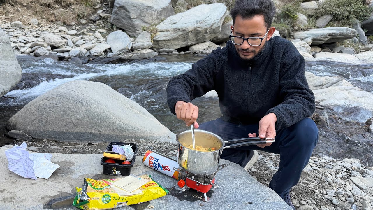 Himachal me river ke kinare Maggi enjoy ki #chamba #river #maggirecipe #foodvlog #himachal #vlogger 