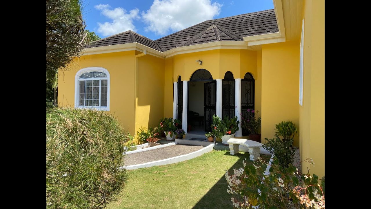 Wonderful Picturesque House For Sale in Hatfield, Manchester. 10Mins From Mandeville Town. JMD$36M