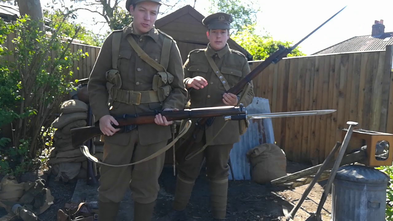 WW1 talk and display on uniform and kit (basic)
