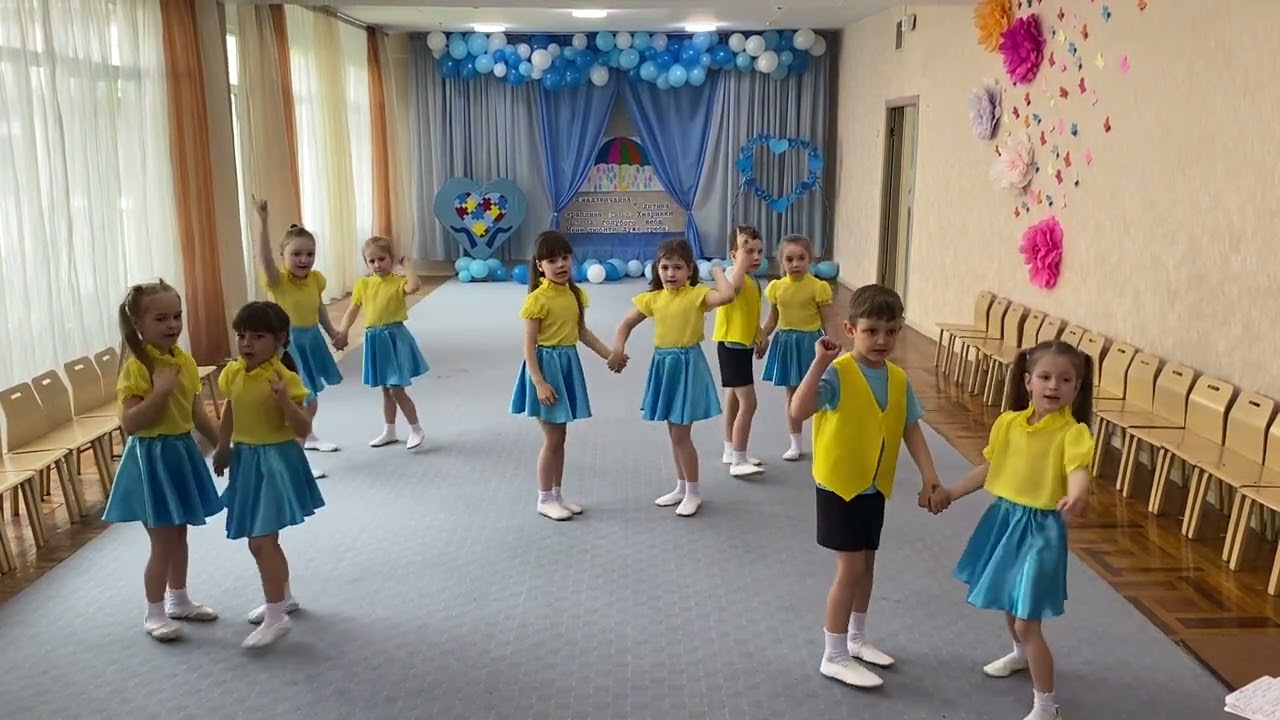 Танок вихованців старшої групи «Пролісок» «Щастя багато не буває»