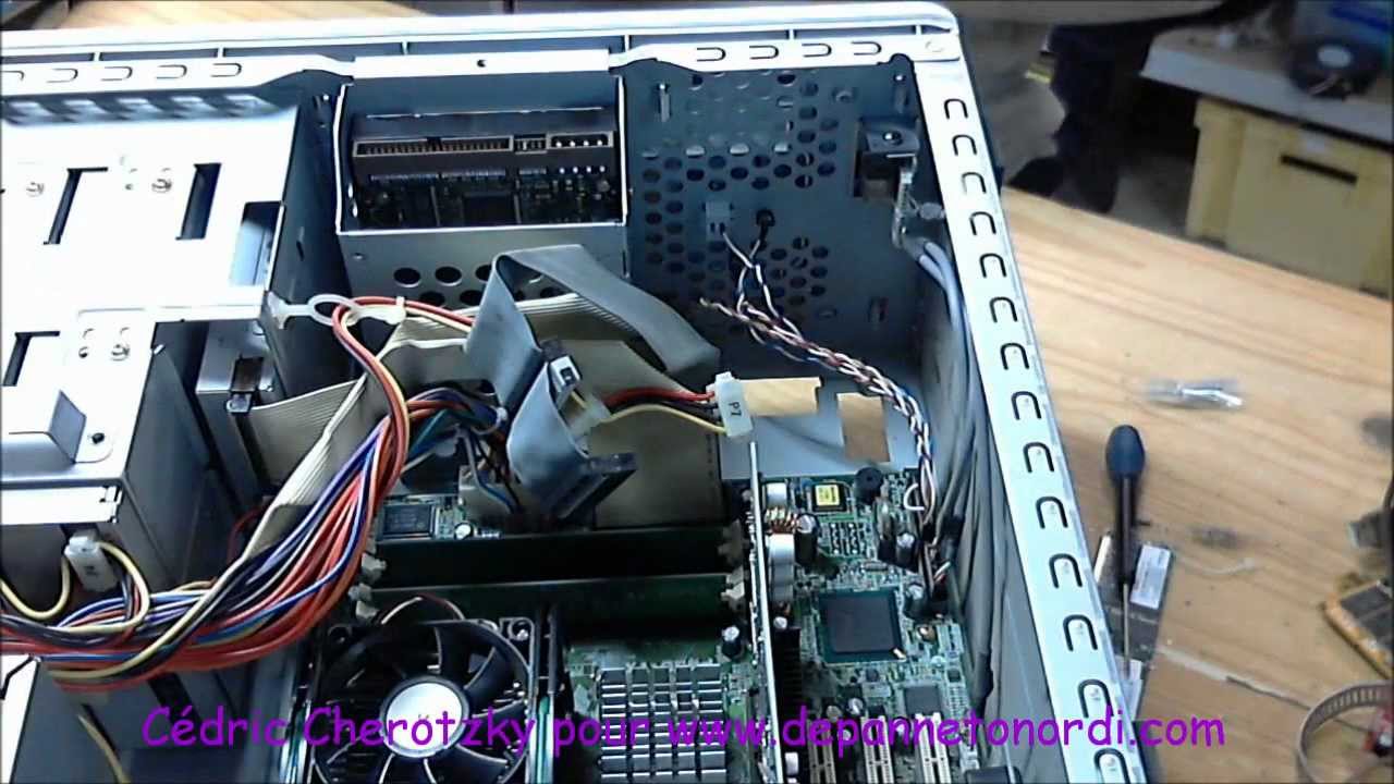 SONY VAIO PCV-RS202 Fixation et branchement du disque dur, et remontage