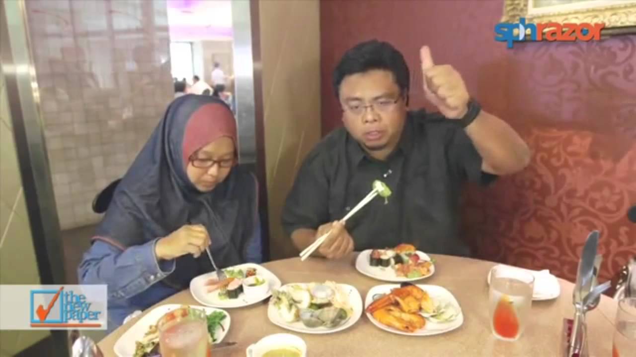 Suhaimi Yusof enjoying buffet spread at Carousel with SPH RAZOR TV