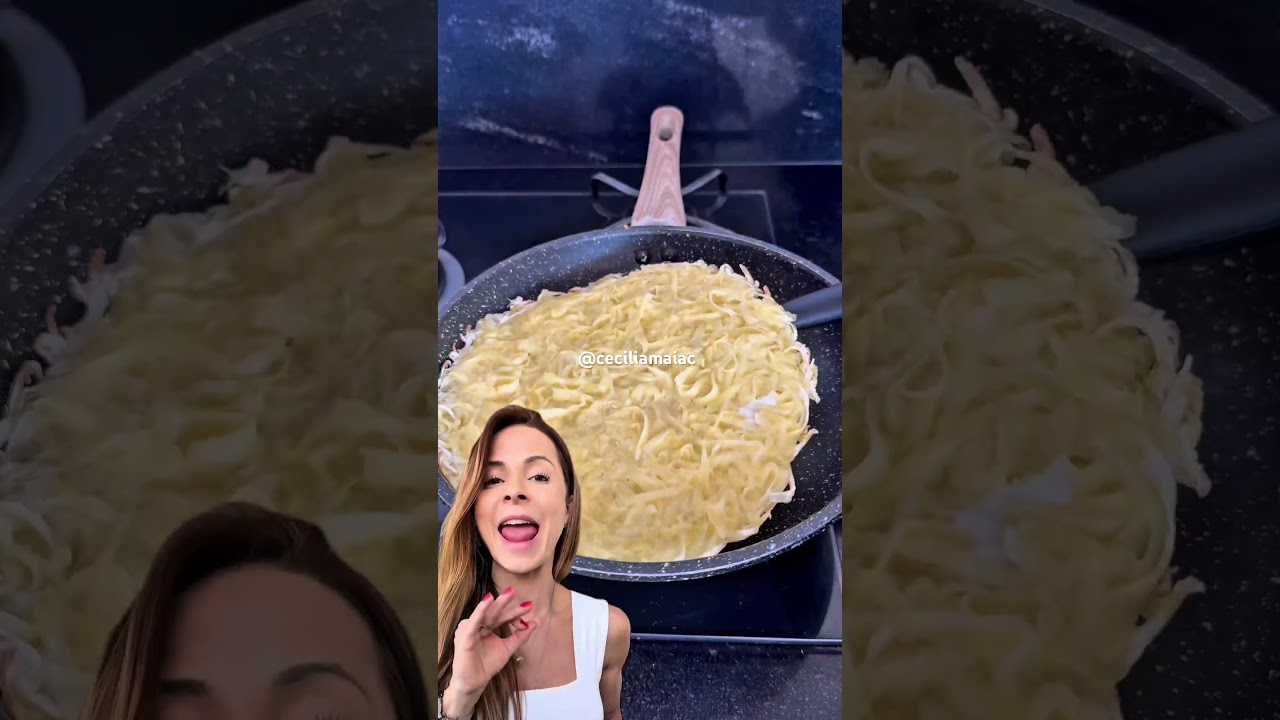 Panqueca de mandioca ralada na frigideira