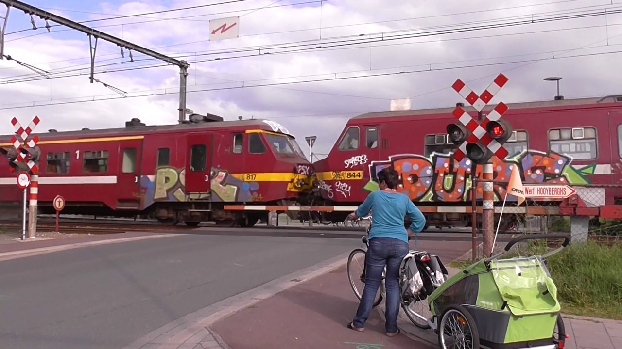 Spoorwegovergang Hoboken-Polder/ Passage a Niveau/ Railroad-/ Level Crossing/ Bahnübergang