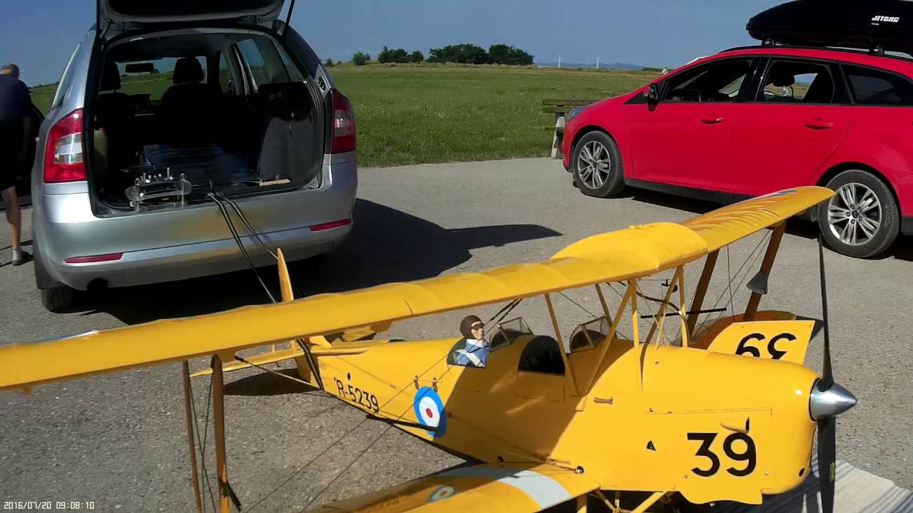 Tiger Moth 2700mm (Tony Clark) on the ground