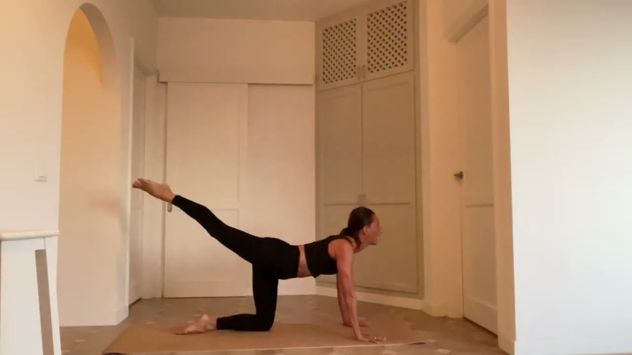 Yoga ACTIVA tu fuerza con PAULA CAVALIERI.