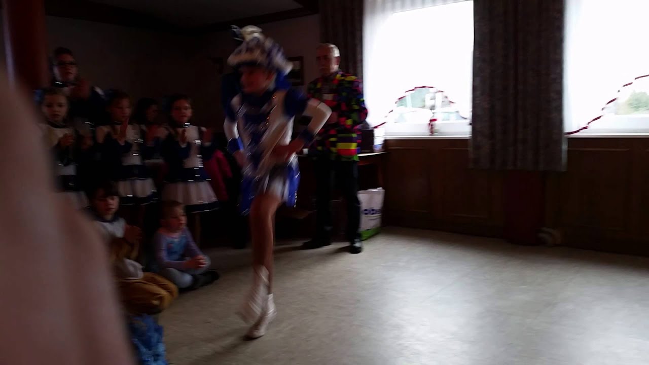 Tanzmariechen  beim Kinderkarneval 2015