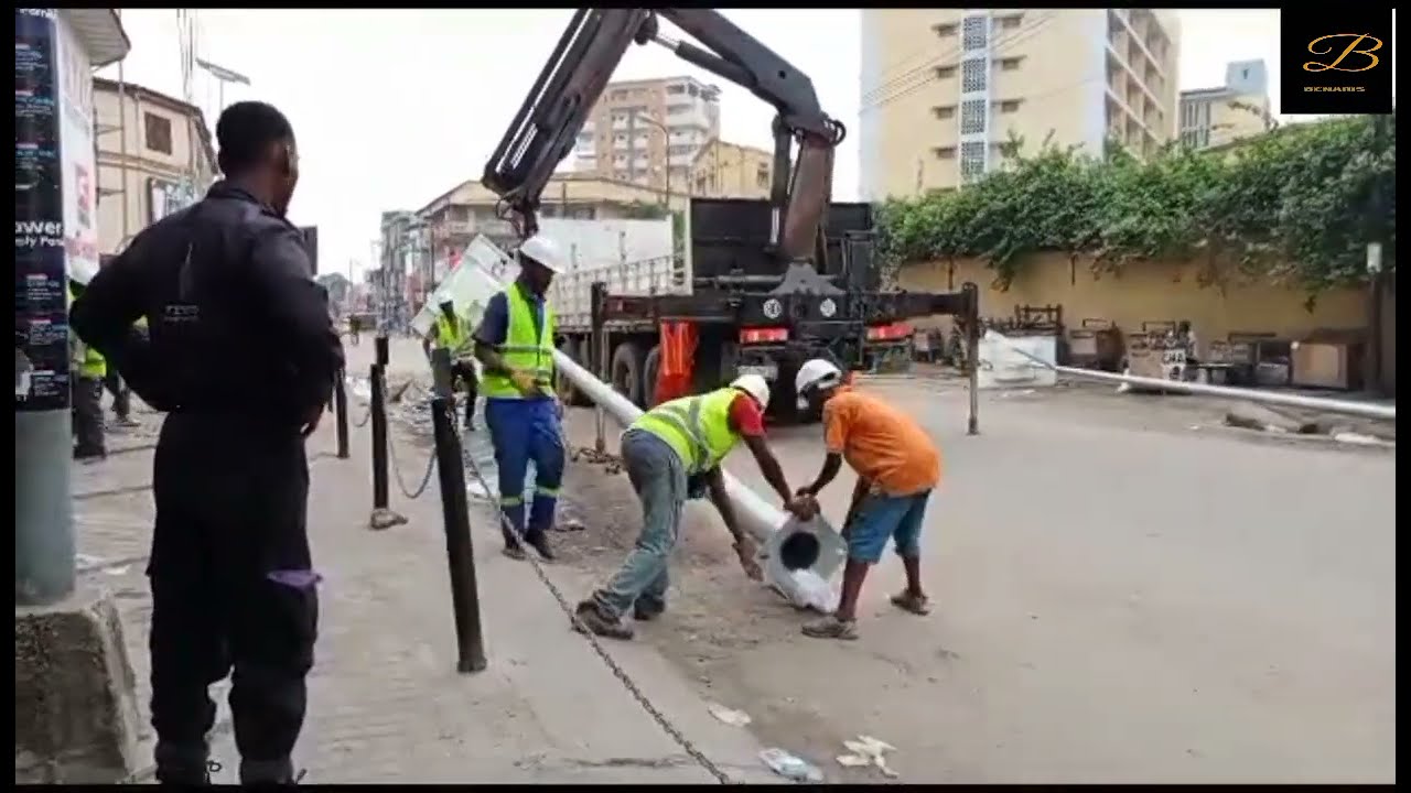 ÉCLAIRAGE public sur COLONEL EBEYA  près de l'ensemblee provinciale de Kinshasa. affaire lampadaire