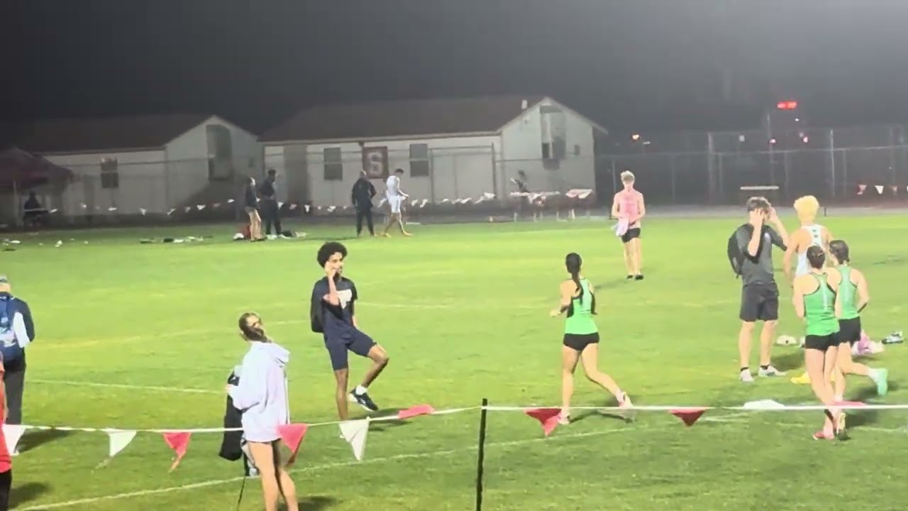 Kriste, Skyla, Laura, Madison 4x400M