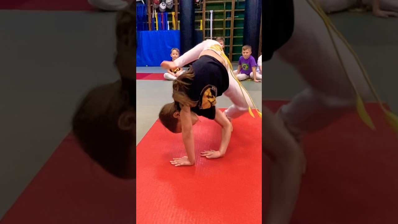 Spider 🕷️ move! #capoeira #spider #move #girl